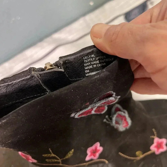 Nanette Lepore Size 6 Lilly Vegan Suede Block Heel Bootie Embroidered Retro - Picture 6 of 8